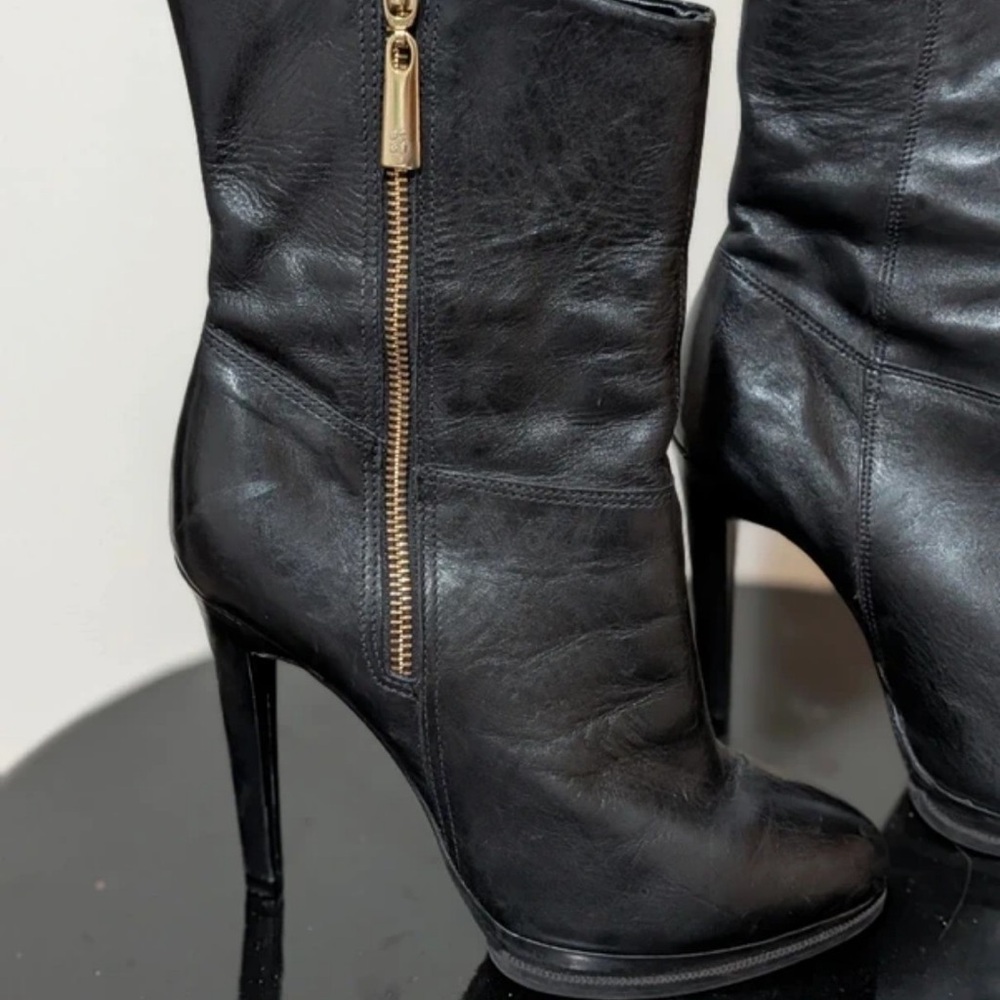 Elegant Black Heeled Boots with Gold Zipper